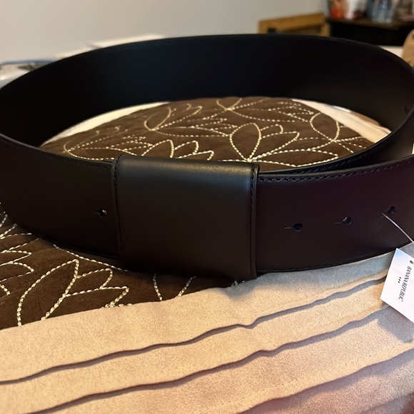 NWT BANANA REPUBLIC LEATHER STATEMENT TAB BELT - Picture 3 of 3